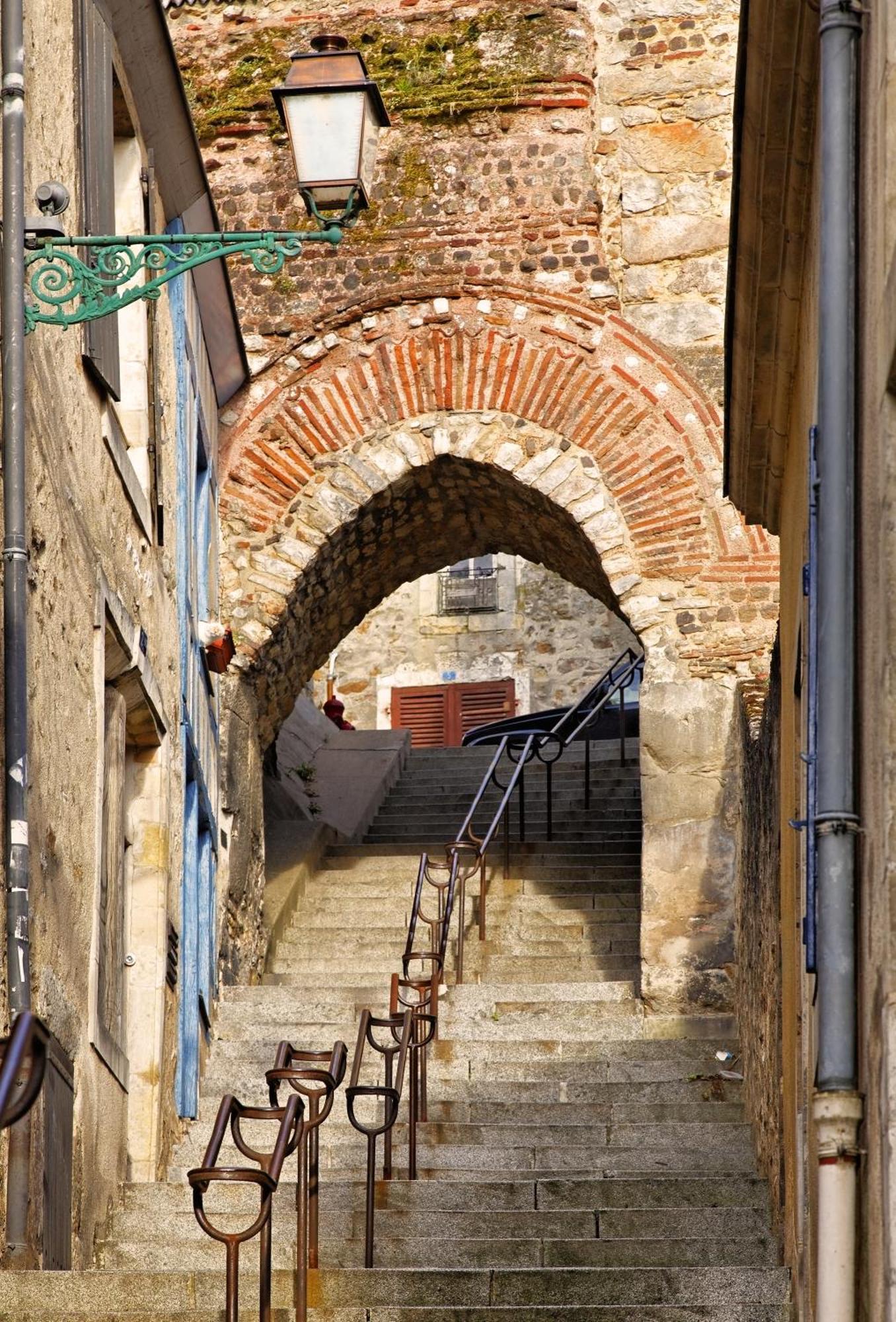 Chambres D'Hote - Maison Des Ecrivains - 50 M De La Cathedrale Et Place Des Jacobins 勒芒 外观 照片